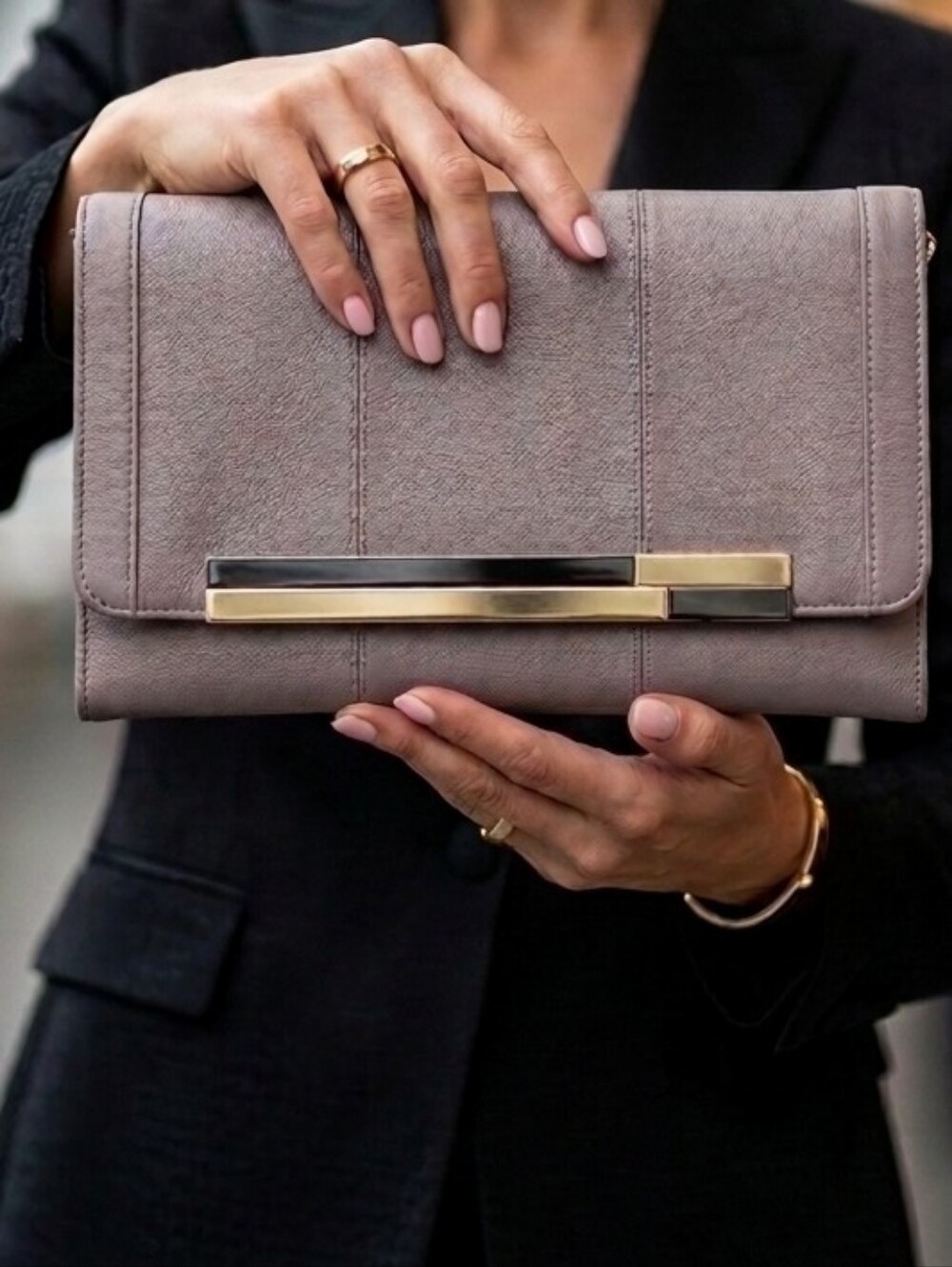 Vintage Light Gray Chain Clutch with Gold Accent